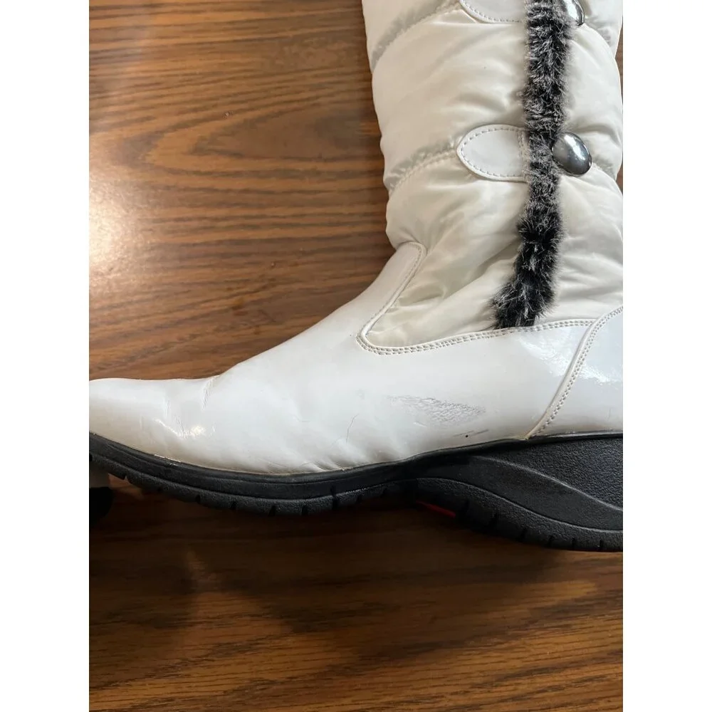 Khombu Style BW1582 white faux fur lined zippered boots size 8M